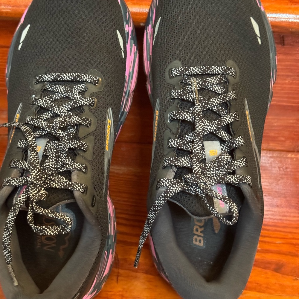 Brooks Black and Pink Women's Sneakers